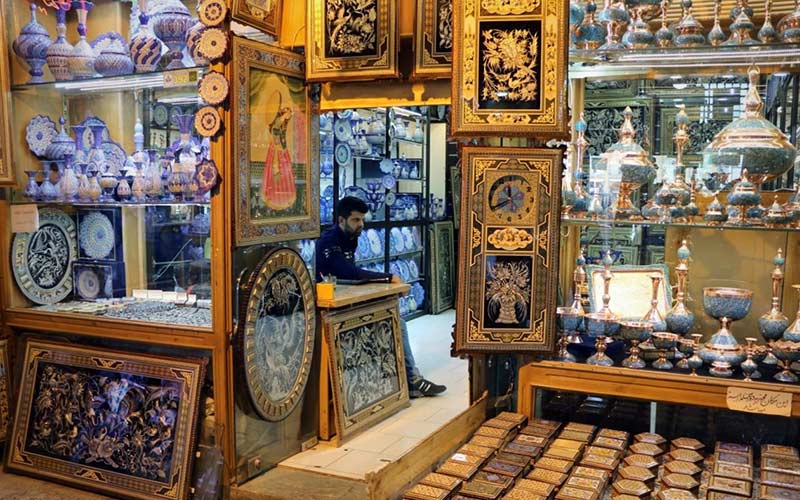 نمایی از صنایع دستی در بازارهای اصفهان